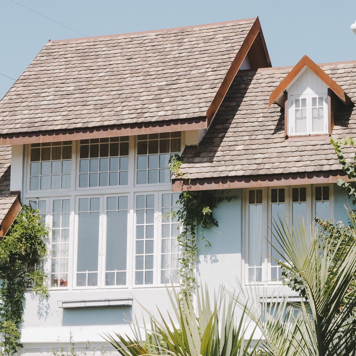 A suburban home with a sound shingle roof in sunlight